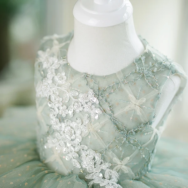 Charmant Vert Cendré Perlage Paillettes En Dentelle Fleur Volants en Cascade Anniversaire Courte Robe Ceremonie Fille 2023 Robe Boule Encolure Dégagée Manches Courtes