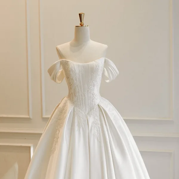Elegant High-end Ivory Handmade  Beading Lace Flower Satin Wedding Dresses 2026 A-Line / Princess Strapless Sleeveless Backless Floor-Length / Long