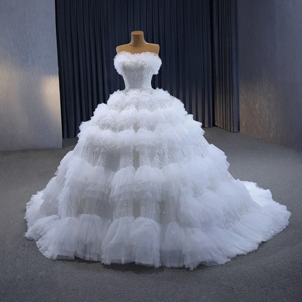 Luxus / Herrlich Weiß Perlenstickerei Pailletten Fallende Rüsche Brautkleider / Hochzeitskleider 2023 Ballkleid Bandeau Ärmellos Rückenfreies Sweep / Pinsel Zug Hochzeit