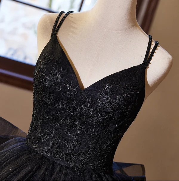 Schöne Schwarz Perlenstickerei Pailletten Spitze Blumen Ballkleider 2024 Ballkleid Spaghettiträger Ärmellos Rückenfreies Sweep / Pinsel Zug Ball Festliche Kleider