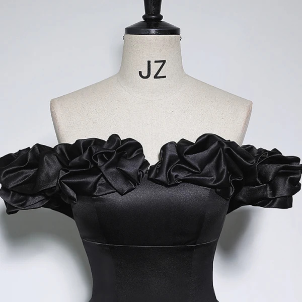 Vintage Sorte Satin Gallakjoler 2023 Balkjole Flæse Off-The-Shoulder Ærmeløs Halterneck Lange Galla Kjoler