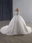 Glitzernden Luxus / Herrlich Weiß Handgefertigt Perlenstickerei Perle Pailletten Brautkleider / Hochzeitskleider 2025 Ballkleid Neckholder Ärmellos Rückenfreies Kapelle-Schleppe