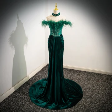 Elegant Dark Green Rhinestone Velvet Prom Dresses 2024 Trumpet Mermaid Off The Shoulder Tassel Sleeveless Backless Sweep Train Prom Formal Dresses