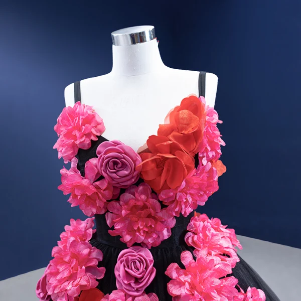 Fantaisie Appliques Noire Robe De Bal 2022 Robe Boule Bretelles Spaghetti Sans Manches Dos Nu Train De Balayage Robe De Ceremonie