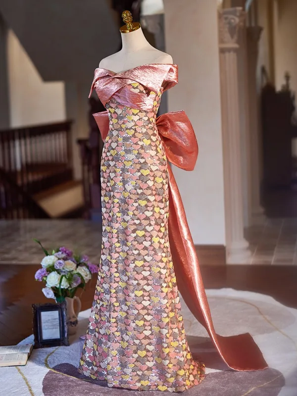 Charmant Rose Bonbon Forme de coeur Paillettes Robe De Bal 2024 Trompette / Sirène De l'épaule Sans Manches Dos Nu Noeud Train De Balayage Satin Promo Robe De Ceremonie