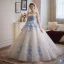 Charmant Haut de Gamme Blanche Fait main Perle En Dentelle Fleur Appliques Robe De Bal 2025 Robe Boule Bustier Sans Manches Dos Nu Train De Balayage