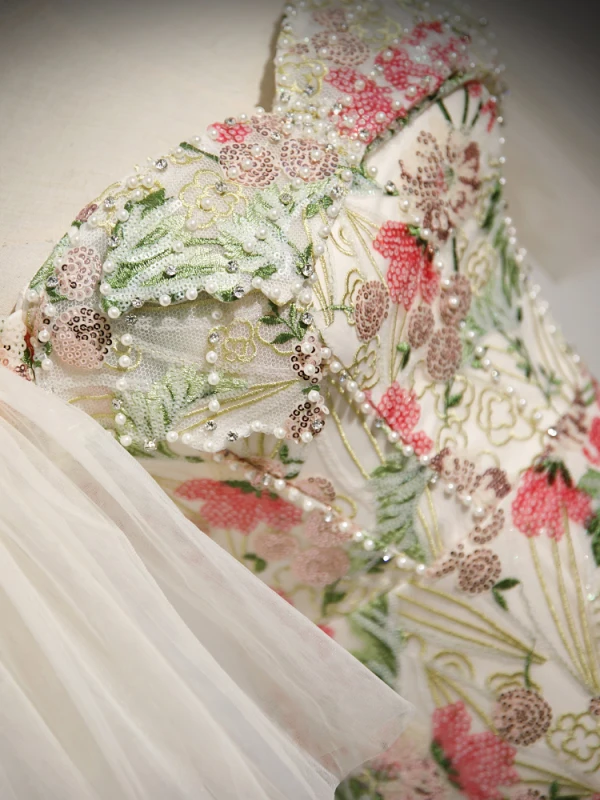 Schöne Multifarben Spitze Blumen Perlenstickerei Perle Pailletten Ballkleider 2023 Off Shoulder A Linie Kurze Ärmel Rückenfreies Lange Festliche Kleider