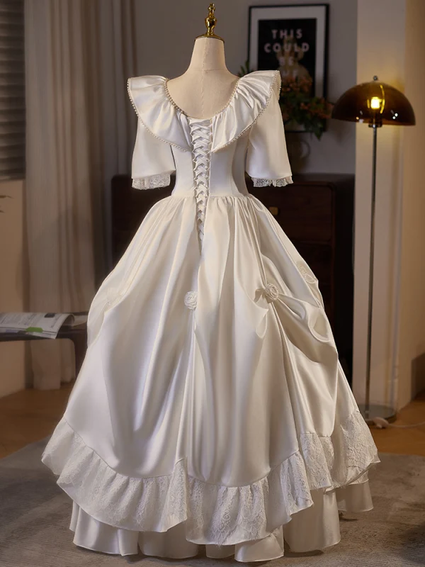Vintage Ivory / Creme Perle Satin Brautkleider / Hochzeitskleider 2024 Ballkleid Eckiger Ausschnitt Geschwollenes Kurze Ärmel Rückenfreies Lange Hochzeit