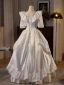 Vintage Ivory / Creme Perle Satin Brautkleider / Hochzeitskleider 2024 Ballkleid Eckiger Ausschnitt Geschwollenes Kurze Ärmel Rückenfreies Lange Hochzeit