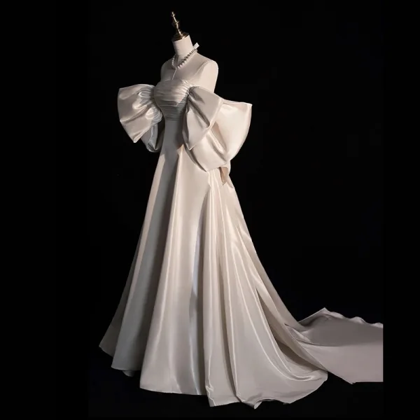 Élégant Ivoire Satin Robe De Bal 2025 Princesse De l'épaule Gonflée Manches Courtes Dos Nu Noeud Train De Balayage Promo Robe De Ceremonie