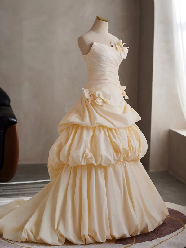 Charmant Champagne Appliques Volants en Cascade Robe De Bal 2026 Princesse Bustier Sans Manches Dos Nu Train De Balayage Promo Robe De Ceremonie