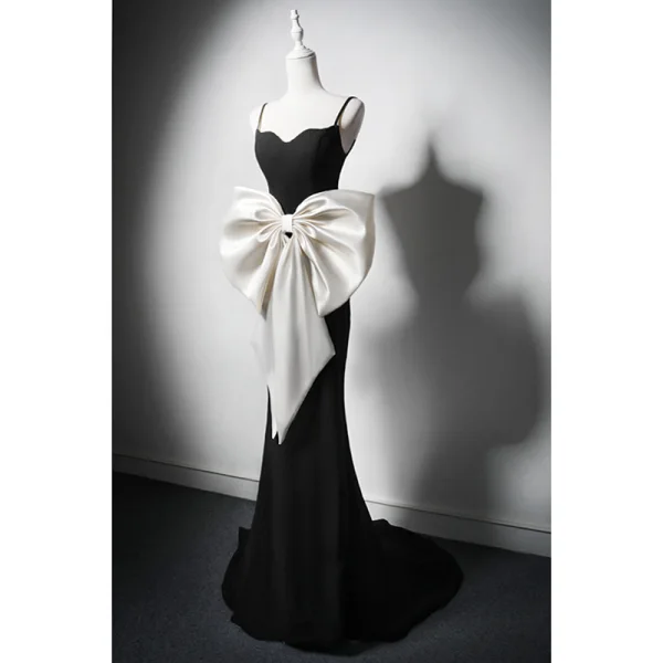 Sexy Schwarz Satin Schleife Abendkleider 2024 Meerjungfrau Spaghettiträger Ärmellos Rückenfreies Sweep / Pinsel Zug Abend Festliche Kleider