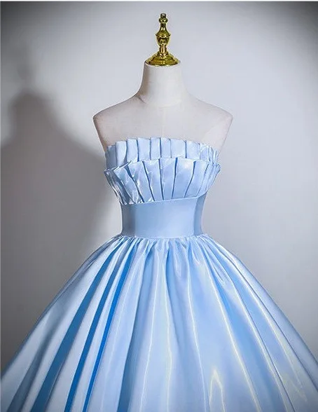 Elegant Sky Blue Satin Prom Dresses 2026 Ball Gown Strapless Sleeveless Backless Bow Floor-Length / Long Formal Dresses