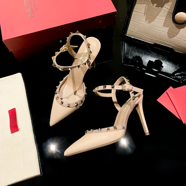 Sexy Blanche Rivet Soirée Sandales Femme 2022 Cuir 6 cm Talons Aiguilles À Bout Pointu Sandales Talons Hauts