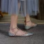 Charmant Blanche Été Vêtement de rue Plate Chaussures Femmes 2022 Cuir T-Strap Rivet À Bout Pointu Chaussures Femmes