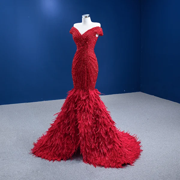Haut de Gamme Luxe Rouge Robe De Soirée 2022 Trompette / Sirène De l'épaule Perlage Paillettes Manches Courtes Dos Nu Plumes Tribunal Train Soirée Robe De Ceremonie
