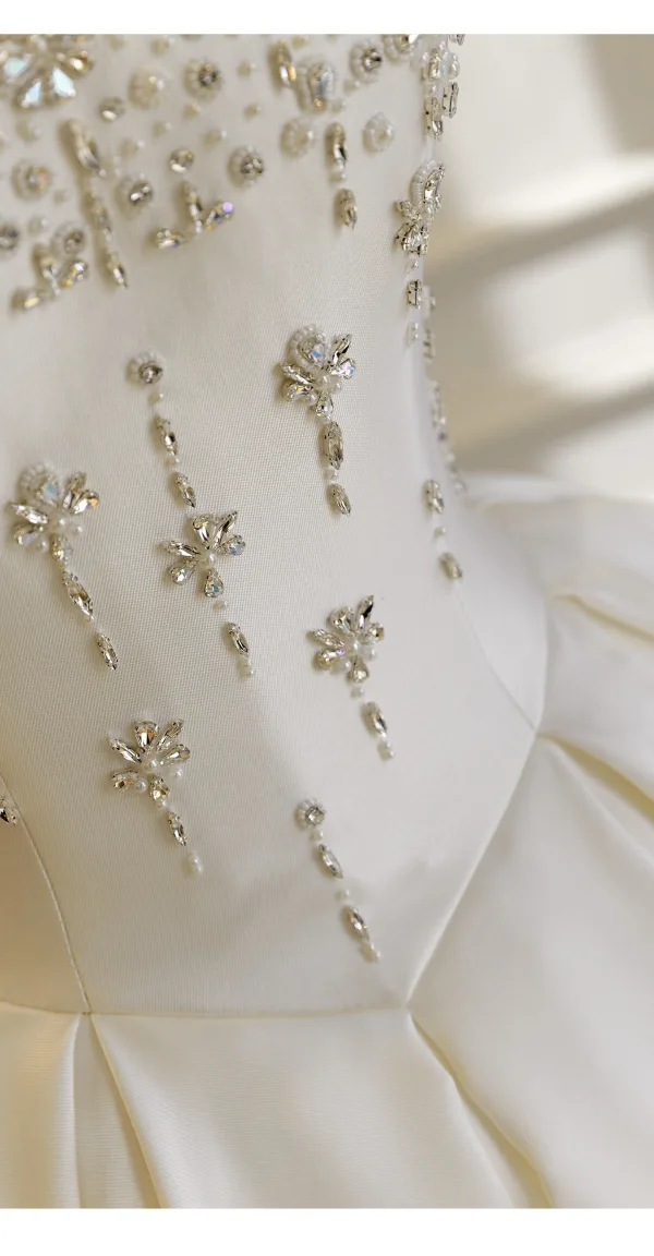 Luxe Ivoire Fait main Faux Diamant Satin Robe De Mariée 2026 Robe Boule Bustier Sans Manches Dos Nu Longue