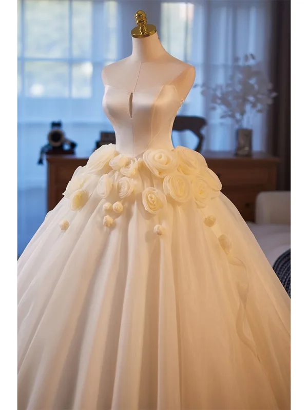 Elegant White Appliques Wedding Dresses 2025 Ball Gown Strapless Sleeveless Backless Floor-Length / Long Wedding