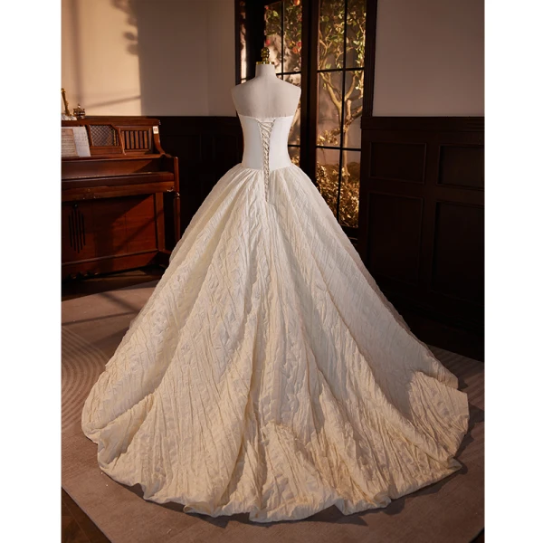 Vintage / Retro Modest / Simple Ivory Ruffle Flower Wedding Dresses 2023 Ball Gown Strapless Sleeveless Backless Sweep Train Wedding Dresses