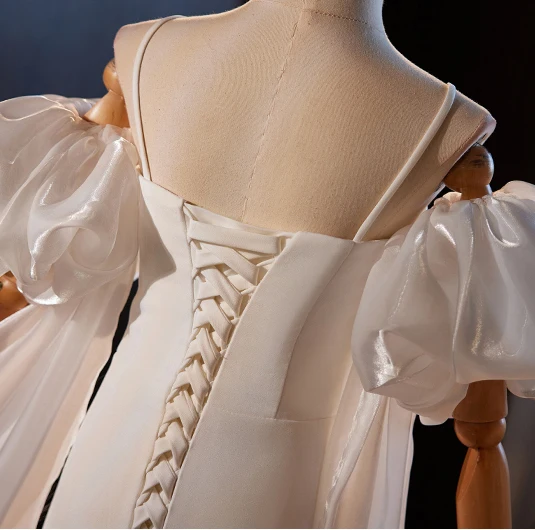 Schöne Beige Leichtes Brautkleider / Hochzeitskleider 2024 Meerjungfrau Spaghettiträger Geschwollenes Kurze Ärmel Rückenfreies Lange Hochzeit