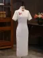 Vintage Weiß Seide Wadenlang Gespaltete Front Cheongsam 2026 Meerjungfrau Stehkragen Kurze Ärmel