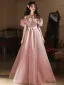 Schöne Rosa Schleife Stoffgürtel Ballkleider 2024 A Linie Rüschen Off Shoulder Kurze Ärmel Rückenfreies Lange Ball Festliche Kleider