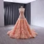High End Rosa Handgefertigt Perlenstickerei Pailletten Fallende Rüsche Ballkleider 2024 Ballkleid Bandeau Ärmellos Rückenfreies Hof-Schleppe Ball Festliche Kleider