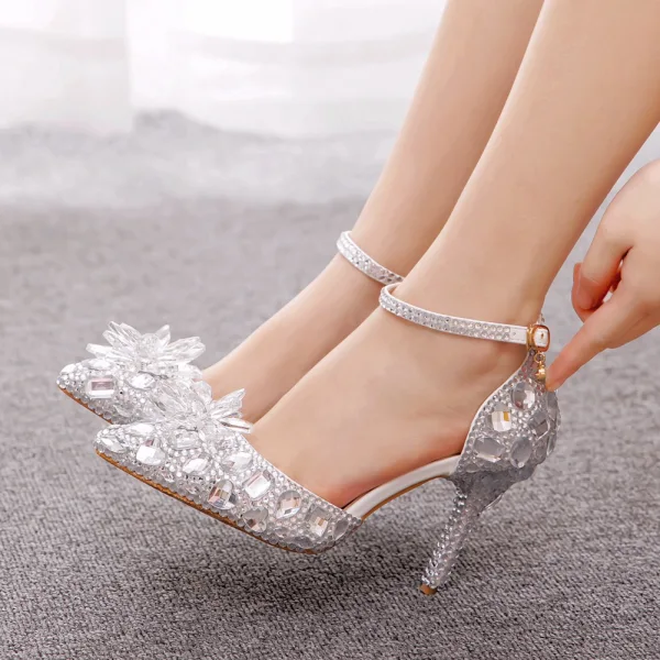 Charmant Silber Strass Kristall Knöchelriemen Brautschuhe 2024 9 cm Stilettos Spitzschuh Hochzeit Hochhackige