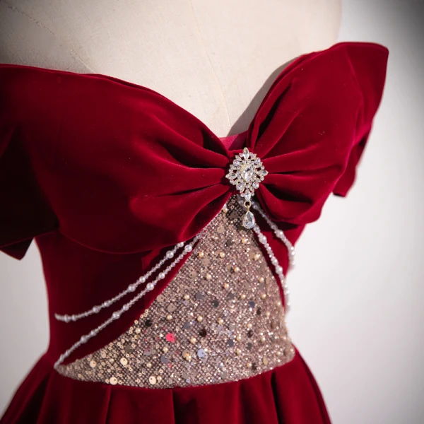 Elegante Burgunderrot Perlenstickerei Strass Pailletten Ballkleider 2024 A Linie Eckiger Ausschnitt Ärmellos Rückenfreies Sweep / Pinsel Zug Ball Festliche Kleider