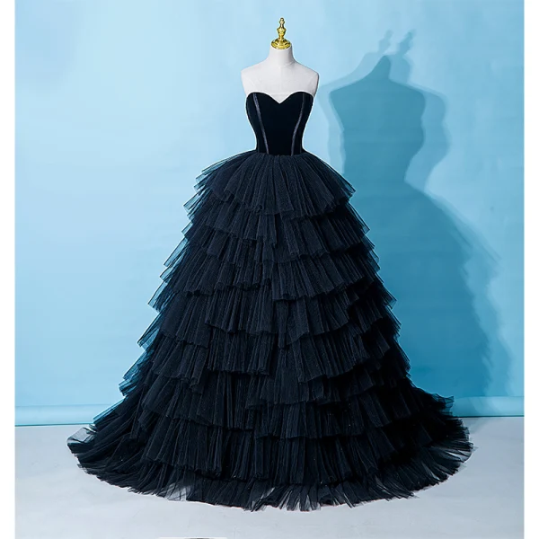 Audrey Hepburn-Stil Schwarz Fallende Rüsche Abendkleider 2023 Ballkleid Bandeau Ärmellos Rückenfreies Sweep / Pinsel Zug Abend Festliche Kleider