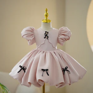 Lovely Blushing Pink Pearl Bow Short Birthday Flower Girl Dresses 2023 Ball Gown Scoop Neck Puffy Short Sleeve Satin