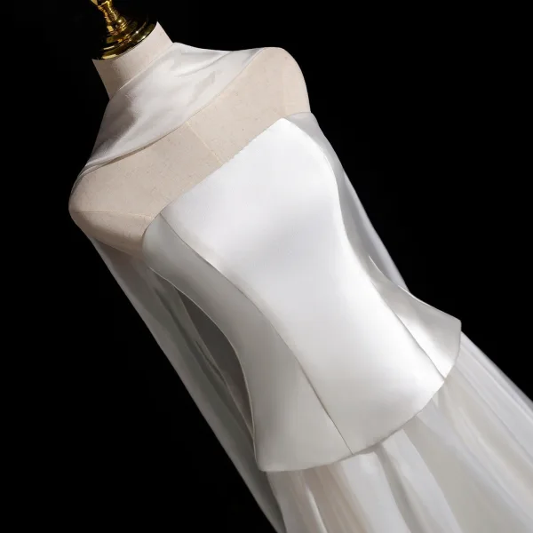Modest / Simple Ivory Satin Wedding Dresses 2026 A-Line / Princess Strapless Sleeveless Backless Sweep Train
