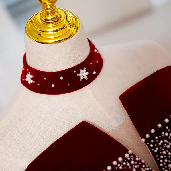Chic / Beautiful Burgundy Beading Pearl Evening Dresses 2023 A-Line / Princess Off-The-Shoulder Short Sleeve Backless Floor-Length / Long Evening Party Formal Dresses