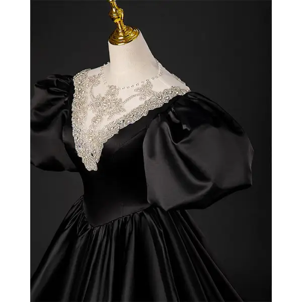 Vintage / Retro Black Satin Rhinestone Prom Dresses 2022 Ball Gown Scoop Neck Prom Dresses Puffy Short Sleeve Court Train Prom Formal Dresses
