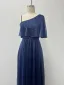 Schöne Marineblau Glanz Gespaltete Front Ballkleider 2024 A Linie One-Shoulder Seitlicher Reißverschluss Kurze Ärmel Rückenfreies Lange Ball Festliche Kleider