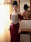 Charmant Burgunderrot Strass Gespaltete Front Abendkleider 2026 Meerjungfrau Off Shoulder Ärmellos Rückenfreies Sweep / Pinsel Zug Festliche Kleider