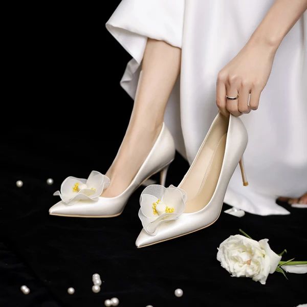 Eleganta Elfenben Appliqués Satin Brudskor Högklackade 2022 8 cm Stilettklackar Spetsiga Bröllop Pumps