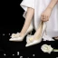 Eleganta Elfenben Appliqués Satin Brudskor Högklackade 2022 8 cm Stilettklackar Spetsiga Bröllop Pumps