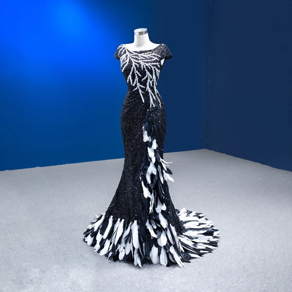 Luxe Noire Fait main Perlage Paillettes Plumes Robe De Soirée Encolure Dégagée Manches Courtes Train De Balayage Soirée Robe De Ceremonie