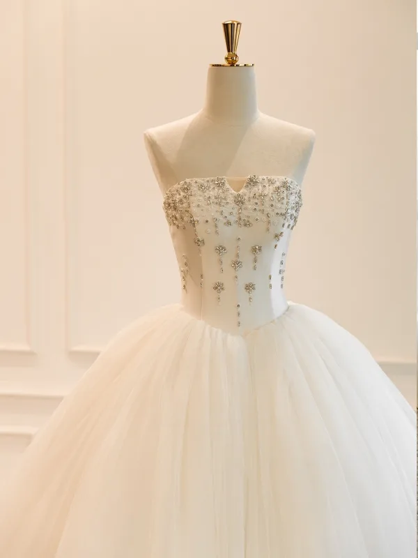 High End Schlicht Weiß Perlenstickerei Strass Pailletten Satin Brautkleider / Hochzeitskleider 2026 Ballkleid Bandeau Ärmellos Rückenfreies Lange