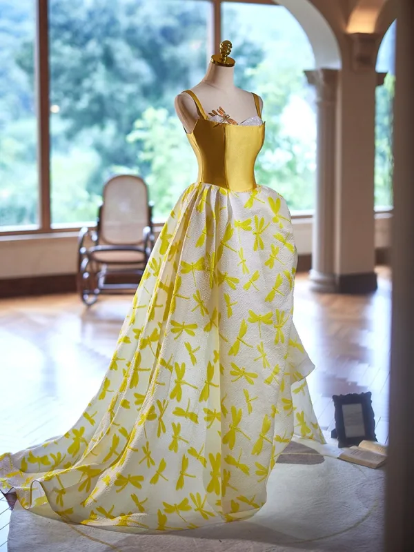 Fashion Yellow A-Line / Princess Prom Dresses 2024 Spaghetti Straps Sleeveless Backless Sweep Train Prom Formal Dresses