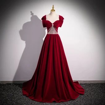 Élégant Bordeaux Perlage Faux Diamant Paillettes Robe De Bal 2024 Princesse Encolure Carrée Sans Manches Dos Nu Train De Balayage Promo Robe De Ceremonie