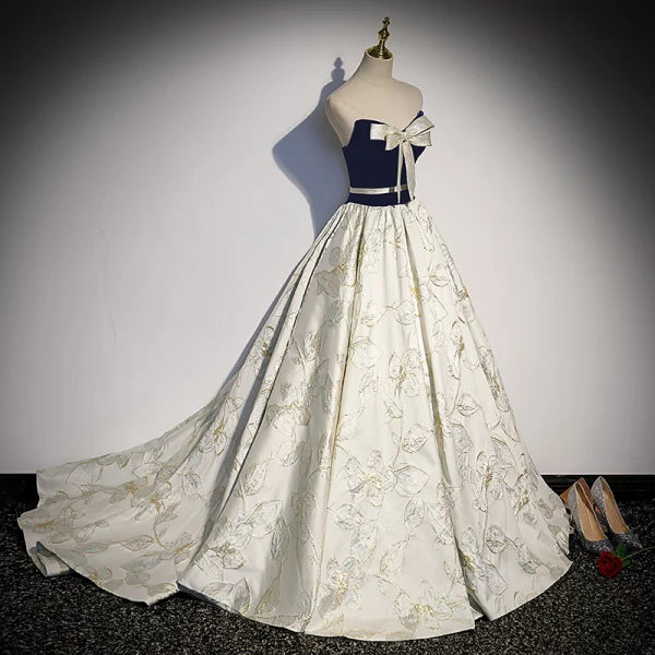 Fashion Navy Blue Satin Prom Dresses 2022 A-Line / Princess Strapless Sequins Bow Sleeveless Backless Sweep Train Formal Dresses