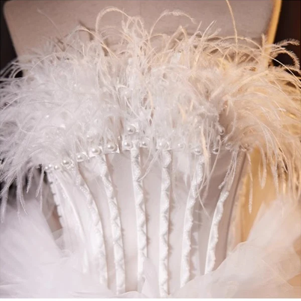 Fashion White Tassel Cascading Ruffles Wedding Dresses 2023 Ball Gown Strapless Pearl Sleeveless Backless Court Train Wedding