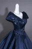 Vintage / Originale Bleu Marine Satin Robe De Bal 2026 Robe Boule V-Cou Manches Courtes Dos Nu Longue