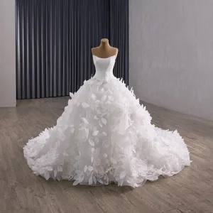Luxury Gorgeous White Handmade Lace Flower Appliques Sequins Wedding Dresses 2025 Ball Gown Strapless Sleeveless Backless Royal Train Wedding