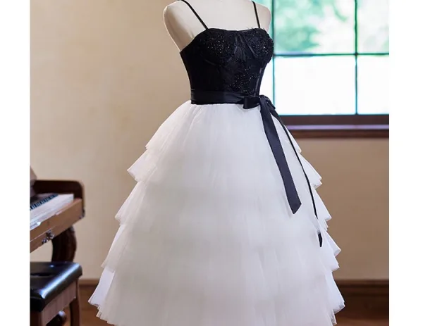 Vintage / Retro Black Beading Cascading Ruffles Graduation Dresses 2024 Ball Gown Spaghetti Straps Sleeveless Backless Bow Sash Tea-length Homecoming
