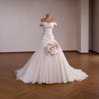 Klassisch High End Beige Blumen Satin Brautkleider Hochzeitskleider 2026 Meerjungfrau Off Shoulder Ärmellos Rückenfreies Sweep Pinsel Zug