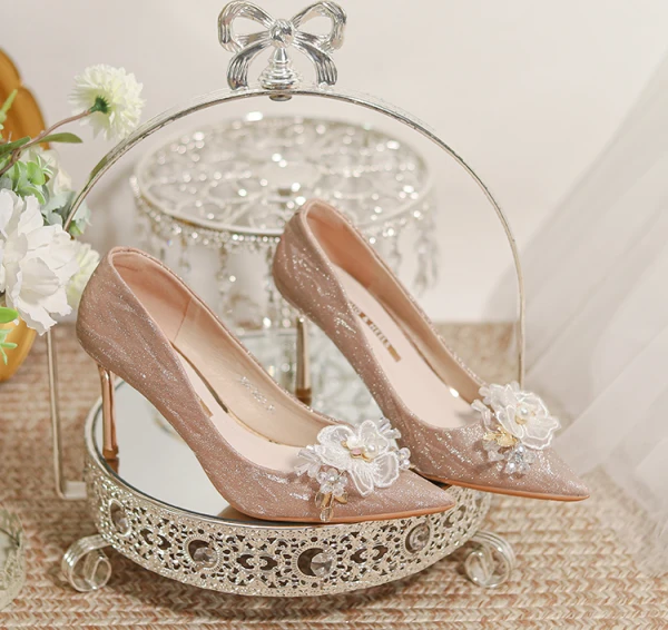 Charming Champagne Beading Lace Flower Pearl Sequins Leather Wedding Shoes 2023 8 cm Stiletto Heels Pointed Toe Wedding Pumps High Heels