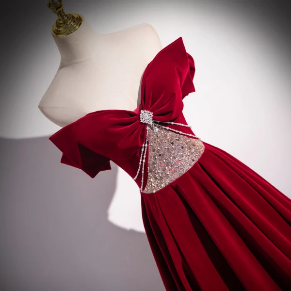 Elegante Burgunderrot Perlenstickerei Strass Pailletten Ballkleider 2024 A Linie Eckiger Ausschnitt Ärmellos Rückenfreies Sweep / Pinsel Zug Ball Festliche Kleider